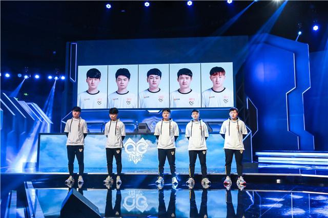 容的不断演 容的不断演